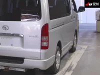 Toyota HIACE VAN лот № 20042 оценка 3  с аукциона в Японии 7