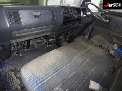 Mazda TITAN  с аукциона в Японии