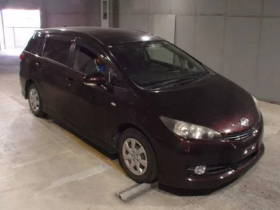 Toyota WISH  с аукциона в Японии