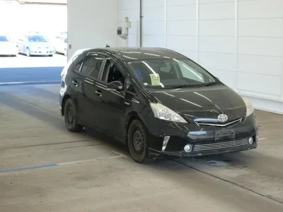 Toyota PRIUS ALPHA  с аукциона в Японии