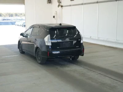 Toyota PRIUS ALPHA  с аукциона в Японии