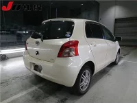 Toyota VITZ лот № 39 оценка 3  с аукциона в Японии 1