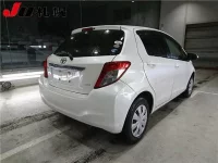 Toyota VITZ лот № 45 оценка R  с аукциона в Японии 1