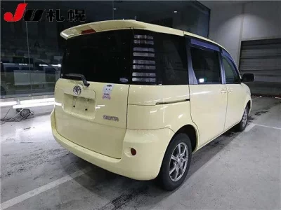 Toyota SIENTA  с аукциона в Японии