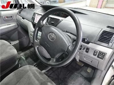 Toyota VOXY  с аукциона в Японии