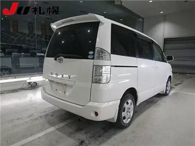 Toyota VOXY  с аукциона в Японии