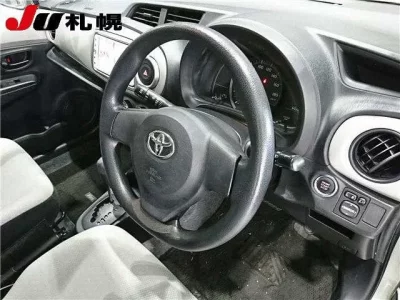 Toyota VITZ  с аукциона в Японии