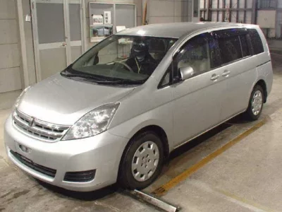 Toyota ISIS  с аукциона в Японии