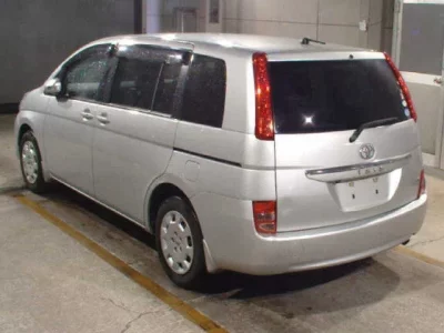 Toyota ISIS  с аукциона в Японии