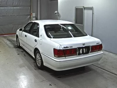 Toyota CROWN  с аукциона в Японии