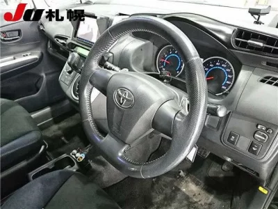 Toyota WISH  с аукциона в Японии