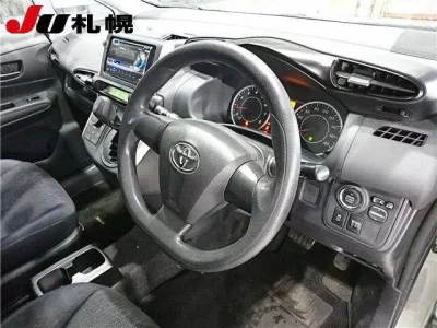 Toyota WISH  с аукциона в Японии