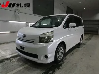 Toyota VOXY  с аукциона в Японии