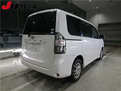 Toyota VOXY  с аукциона в Японии