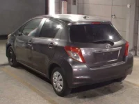 Toyota VITZ лот № 8350 оценка R  с аукциона в Японии 1