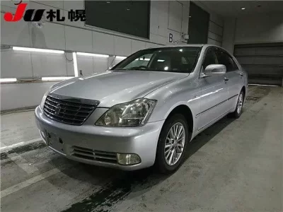 Toyota CROWN  с аукциона в Японии