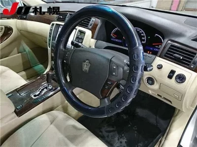 Toyota CROWN  с аукциона в Японии