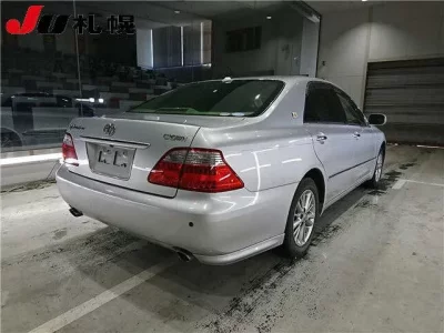 Toyota CROWN  с аукциона в Японии