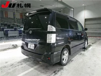 Toyota VOXY  с аукциона в Японии