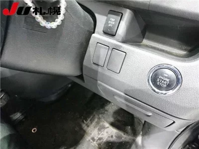 Toyota VOXY  с аукциона в Японии