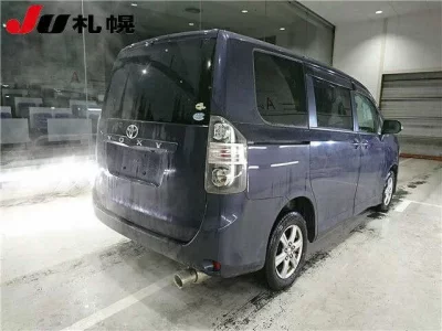 Toyota VOXY  с аукциона в Японии