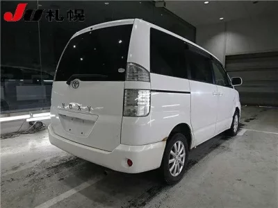 Toyota VOXY  с аукциона в Японии
