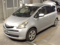 Toyota RACTIS лот № 8481 оценка 3  с аукциона в Японии 3