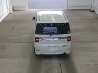 Mitsubishi DELICA D5 лот № 2220 оценка 4  с аукциона в Японии 2