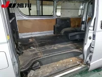 Toyota HIACE VAN лот № 4704 оценка R  с аукциона в Японии 3