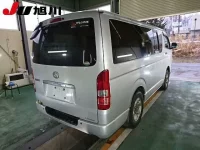 Toyota HIACE VAN лот № 4704 оценка R  с аукциона в Японии 1