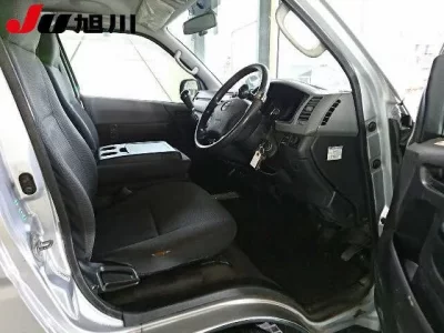 Toyota HIACE VAN  с аукциона в Японии