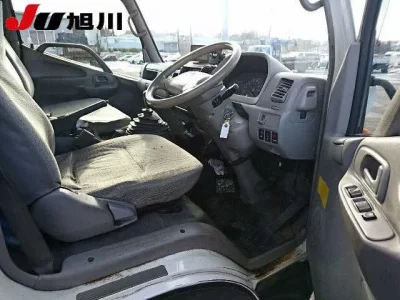 Toyota DYNA  с аукциона в Японии