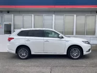 Mitsubishi OUTLANDER PHEV лот № 1 оценка 5  с аукциона в Японии 2