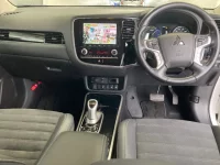 Mitsubishi OUTLANDER PHEV лот № 1 оценка 5  с аукциона в Японии 3