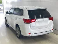Mitsubishi OUTLANDER PHEV лот № 1 оценка 5  с аукциона в Японии 1