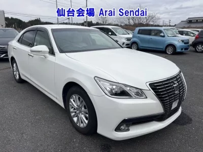 Toyota CROWN  с аукциона в Японии