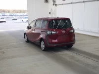 Toyota SIENTA лот № 2258 оценка RA  с аукциона в Японии 1