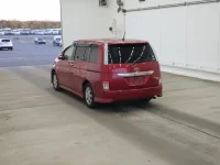 Toyota ISIS лот № 2313 оценка 3.5  с аукциона в Японии 1