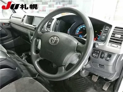 Toyota HIACE  с аукциона в Японии