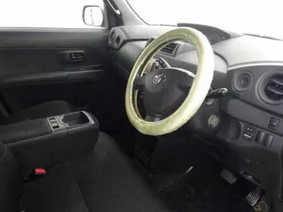 Toyota BB  с аукциона в Японии