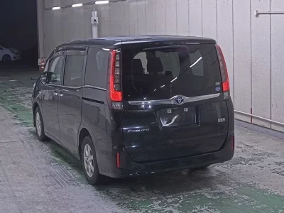 Toyota ESQUIRE  с аукциона в Японии