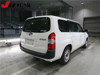 Toyota SUCCEED  с аукциона в Японии