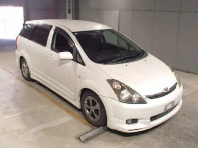 Toyota WISH  с аукциона в Японии