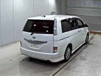 Toyota ISIS лот № 2023 оценка 3.5  с аукциона в Японии 4