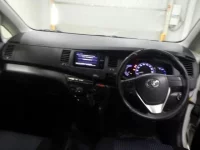 Toyota ISIS лот № 2023 оценка 3.5  с аукциона в Японии 2