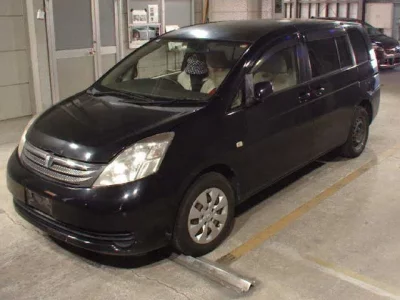 Toyota ISIS  с аукциона в Японии