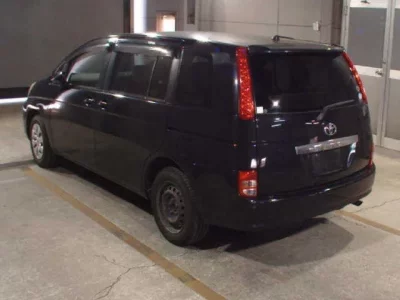 Toyota ISIS  с аукциона в Японии