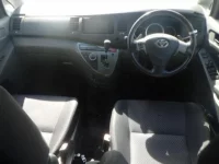 Toyota ISIS лот № 2053 оценка 3.5  с аукциона в Японии 2