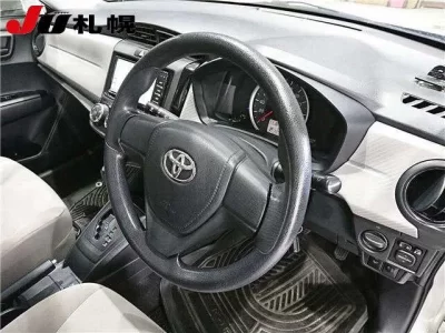 Toyota COROLLA AXIO  с аукциона в Японии
