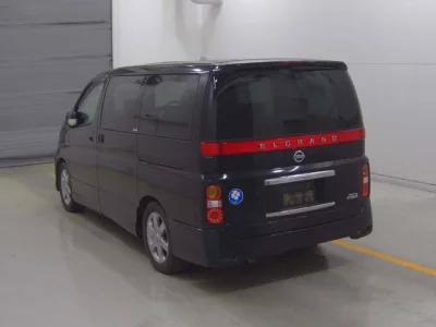 Nissan ELGRAND  с аукциона в Японии